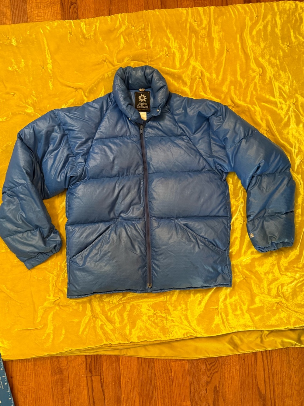 Vintage ALPINE DESIGN puffer. VIVID BLUE!
